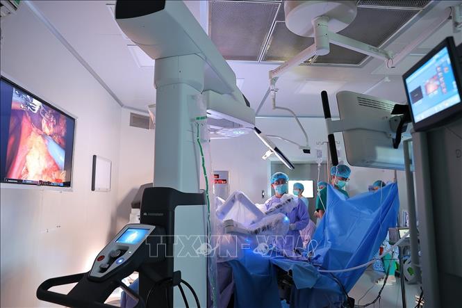 Việc làm chủ công nghệ robot không chỉ khẳng định năng lực chuyên môn của y học Việt Nam, mà còn từng bước tiệm cận trình độ tiên tiến của khu vực và thế giới. (Ảnh: Minh Quyết/TTXVN)
